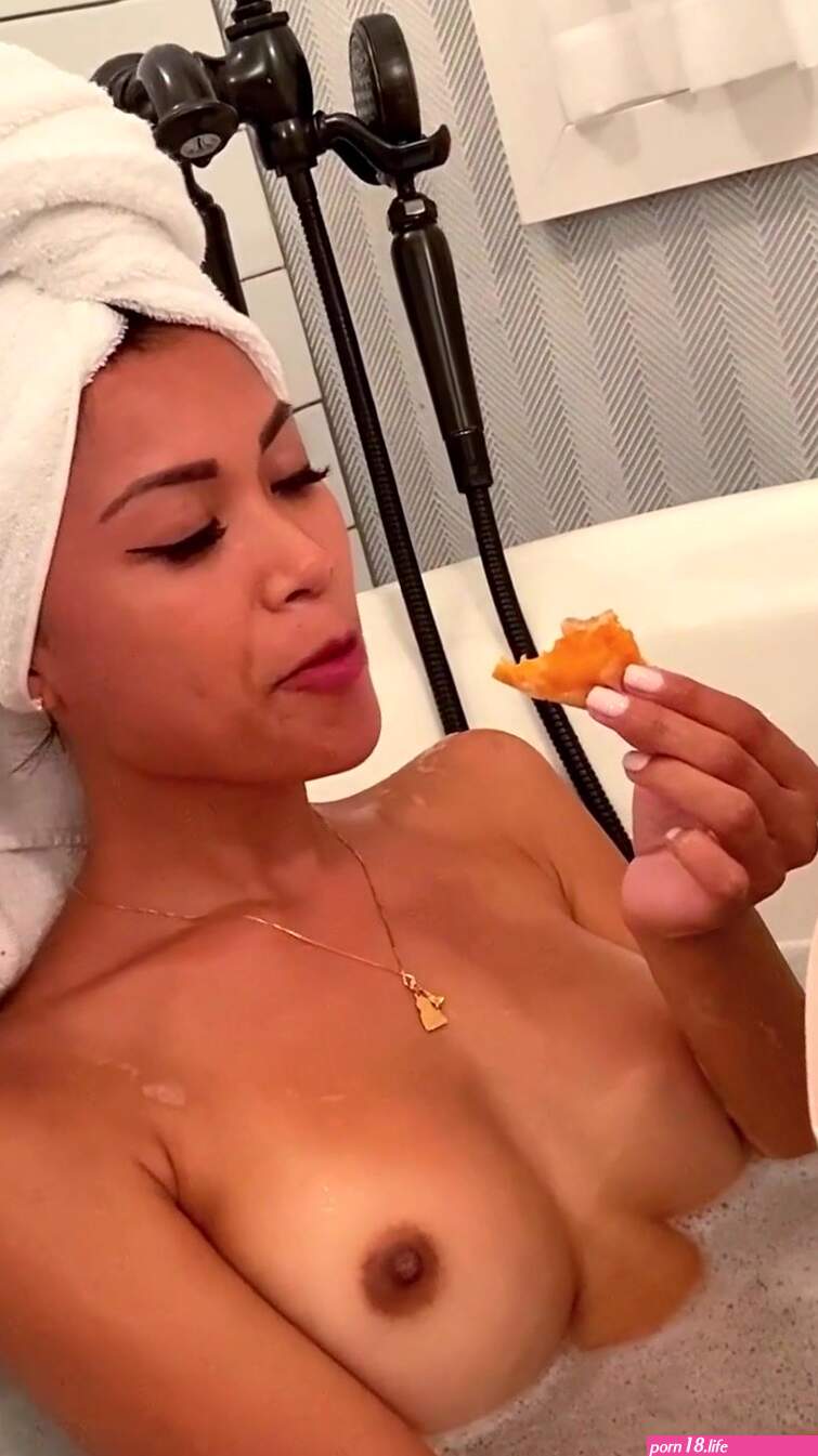 Chanel uzi nude leaks